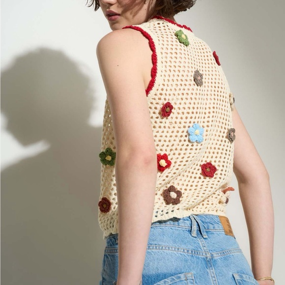 Callahan Knitwear Flor Top - Picture 2 of 4